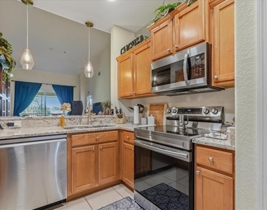 819 Fairwaycove Lane - Photo Thumbnail 6
