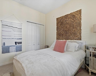 819 Fairwaycove Lane - Photo Thumbnail 28