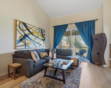 819 Fairwaycove Lane - Photo Thumbnail 7