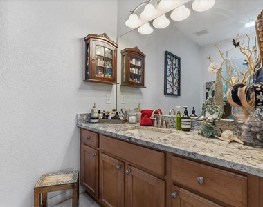 819 Fairwaycove Lane - Photo Thumbnail 27