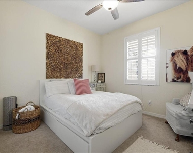 819 Fairwaycove Lane - Photo Thumbnail 14