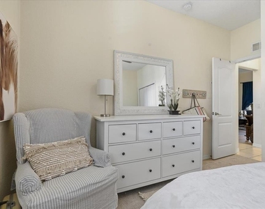 819 Fairwaycove Lane - Photo Thumbnail 15