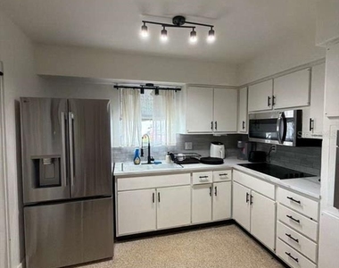 5004 Medalist Road - Photo Thumbnail 6
