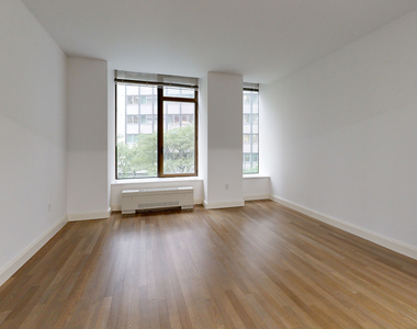 10 Hanover Square - Photo Thumbnail 3