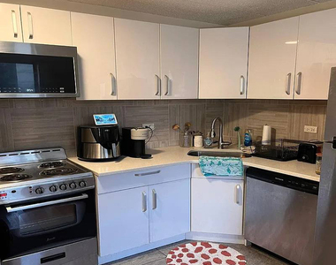 217 E Street - Photo Thumbnail 2