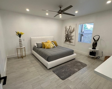 350 Thunderbird Drive - Photo Thumbnail 10