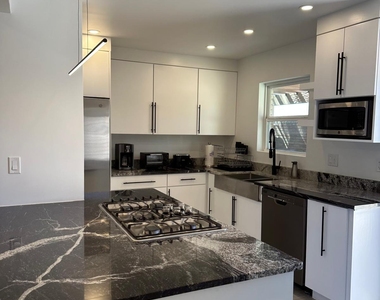 350 Thunderbird Drive - Photo Thumbnail 5