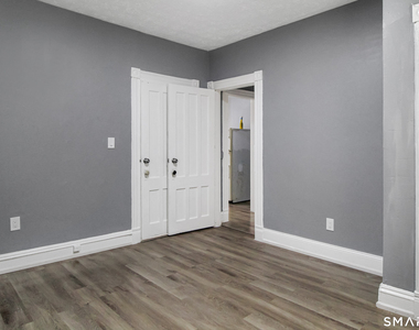 32 Lenox Street - Photo Thumbnail 13