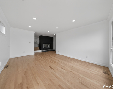 207 Hillcrest Road - Photo Thumbnail 5