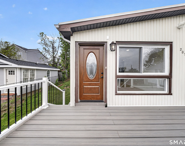 207 Hillcrest Road - Photo Thumbnail 3