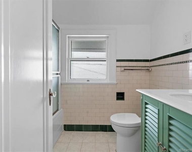 223 Townsend Avenue - Photo Thumbnail 16