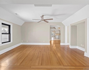 223 Townsend Avenue - Photo Thumbnail 8