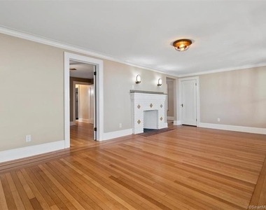 223 Townsend Avenue - Photo Thumbnail 6