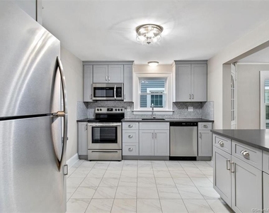 223 Townsend Avenue - Photo Thumbnail 15