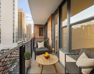 East 38th Street - Photo Thumbnail 4