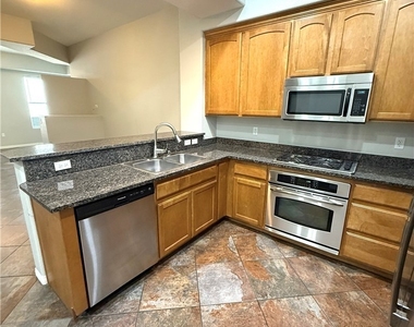 38 Serene Avenue - Photo Thumbnail 5