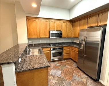38 Serene Avenue - Photo Thumbnail 7