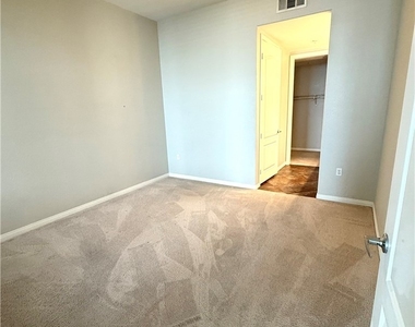 38 Serene Avenue - Photo Thumbnail 13