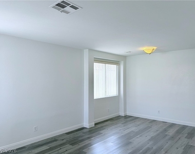 8071 Sapphire Cove Avenue - Photo Thumbnail 5