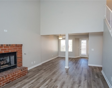 910 Clipper Drive - Photo Thumbnail 2