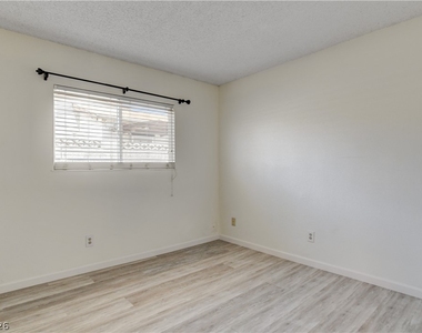2085 Wagonwheel Avenue - Photo Thumbnail 6