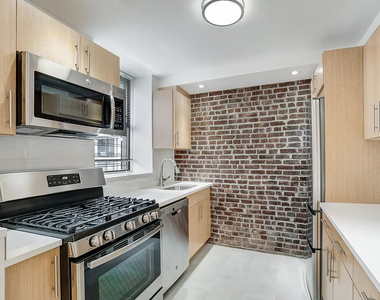 365 West 52nd Street - Photo Thumbnail 1