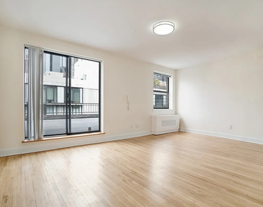 365 West 52nd Street - Photo Thumbnail 6