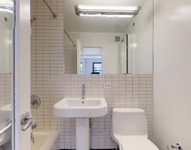 222 East 39th Street Apartment 22A - Photo Thumbnail 4