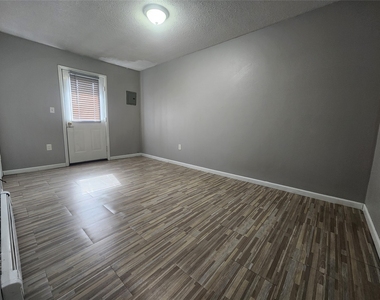 28 Prescott Road - Photo Thumbnail 9