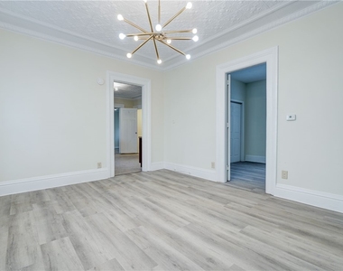 416 Gregory Street - Photo Thumbnail 3