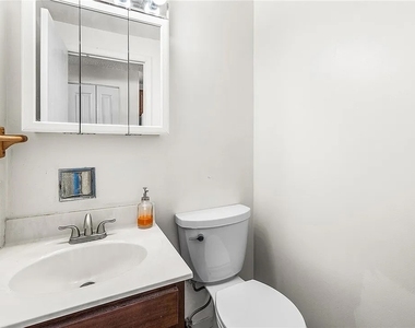 364 Cameco Circle - Photo Thumbnail 8