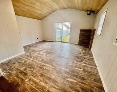 223 E Filbert Street - Photo Thumbnail 9