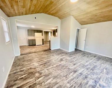 223 E Filbert Street - Photo Thumbnail 14