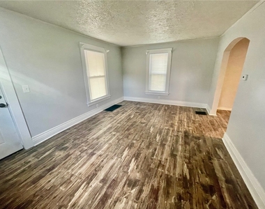 223 E Filbert Street - Photo Thumbnail 4