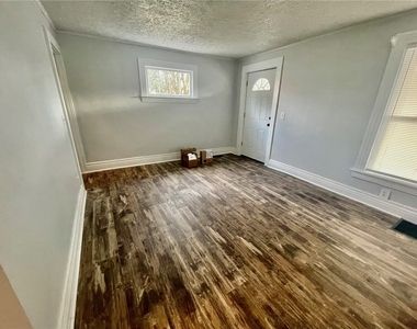 223 E Filbert Street - Photo Thumbnail 2
