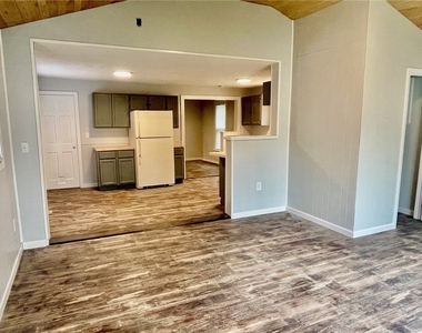 223 E Filbert Street - Photo Thumbnail 15