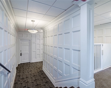 421 University Ave - Photo Thumbnail 4