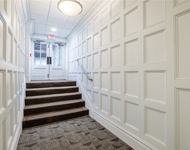 421 University Ave - Photo Thumbnail 2