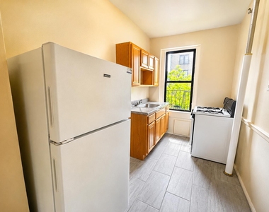 2507 Cruger Avenue - Photo Thumbnail 5