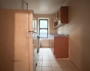 2507 Cruger Avenue - Photo Thumbnail 10