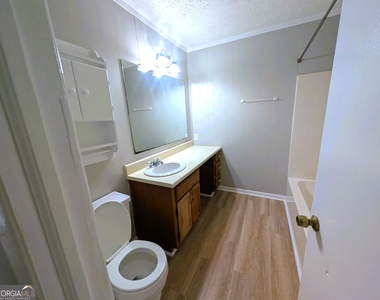 218 Wallis Street - Photo Thumbnail 13