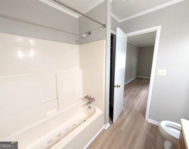 218 Wallis Street - Photo Thumbnail 14