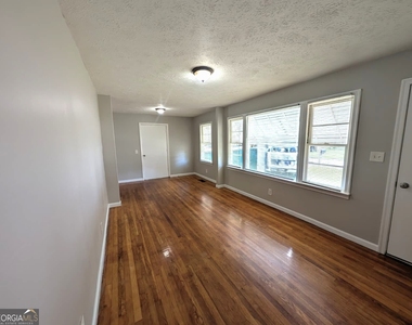 218 Wallis Street - Photo Thumbnail 12