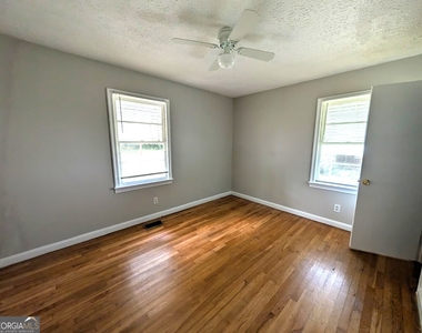 218 Wallis Street - Photo Thumbnail 7