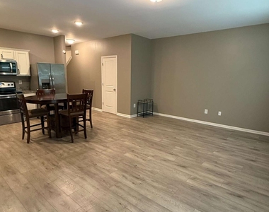 2330 Mckenna Square Drive - Photo Thumbnail 4