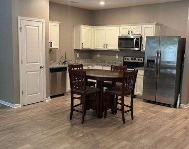 2330 Mckenna Square Drive - Photo Thumbnail 3