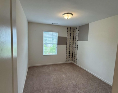 2330 Mckenna Square Drive - Photo Thumbnail 9