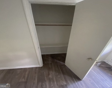 222 Peartree Lane - Photo Thumbnail 10