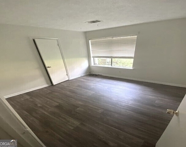 222 Peartree Lane - Photo Thumbnail 8