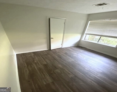 222 Peartree Lane - Photo Thumbnail 9